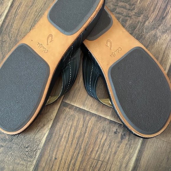 Olukai Wana Leather Thong Sandals - Picture 4 of 4